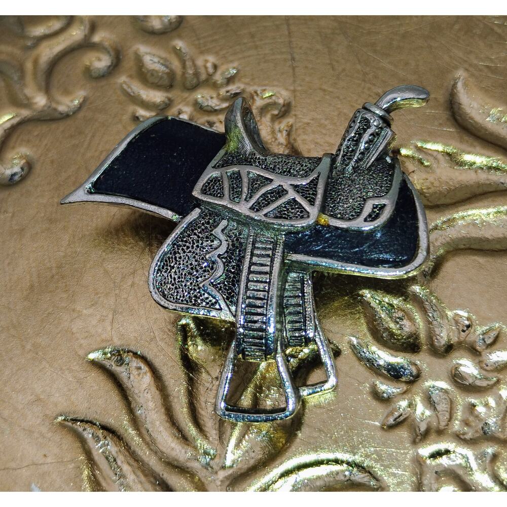 Vintage Saddle Brooch Western Equestrian Silver Tone Textured Stirrup Pin
